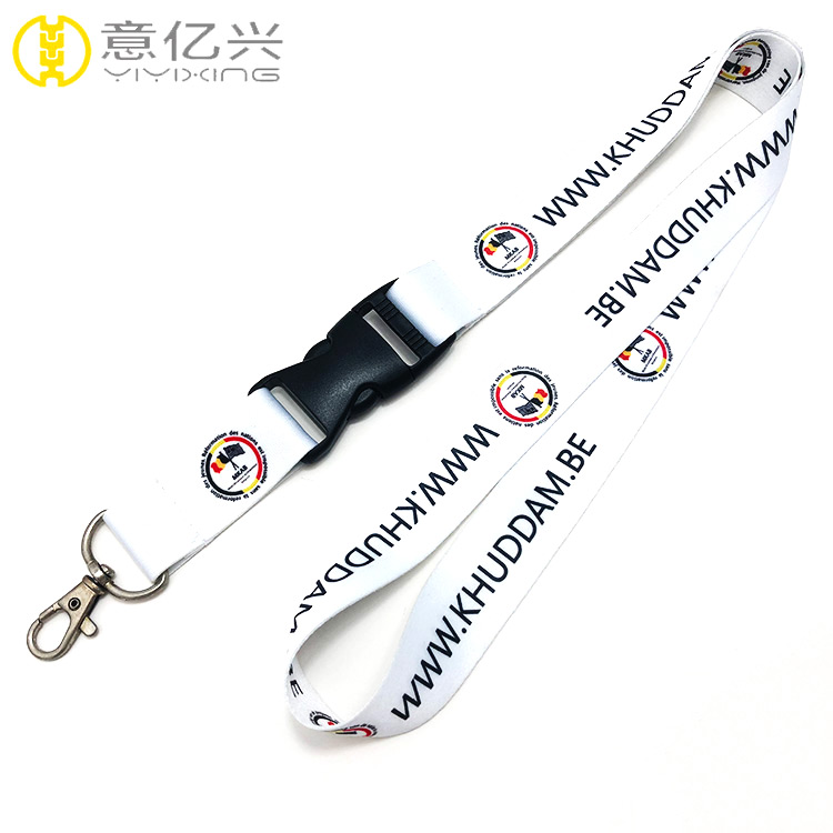 The difference between nylon lanyard vs polyester lanyard - Yiyixing