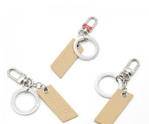 Personalized Custom Logo Leather Keychains Key Ring Fob Metallic Leather Keychain Manufacturers